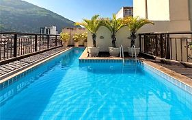 Flat em Copacabana a 4 min da Praia com Piscina, Garagem Inclusa e Portaria 24h